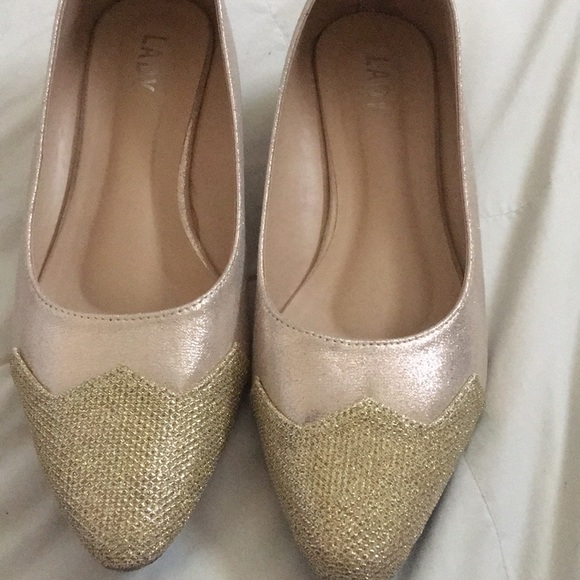 Shoes - Picture 3 of 4